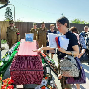 Пошел служить вслед за друзьями. Воина Алексея Шалагина проводили в Артемовском